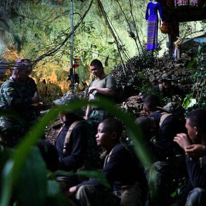 अभी-अभी: थाईलैंड में गुफा से बच्चों का रेस्क्यू शुरू, हुई नेवी सील कमांडो की मौत