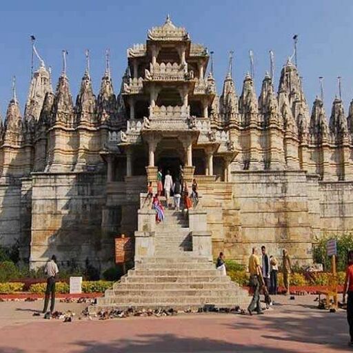 हिन्दू ज़रूर देखें: ताजमहल से भी ज्यादा खूबसूरत है भगवान विष्णु का ये अद्भुत मंदिर जहाँ नाखून से बनाई थी झील !