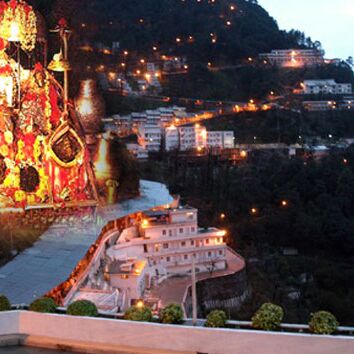 माता वैष्णो देवी के मंदिर जाने से पहले जरूर पढ़े यह कथा