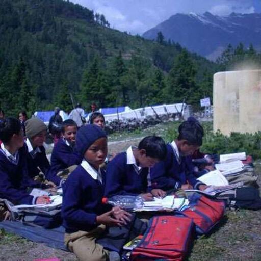 इन स्कूलों में आठ साल से एकल शिक्षक के भरोसे बच्चों का भविष्य, जानिए