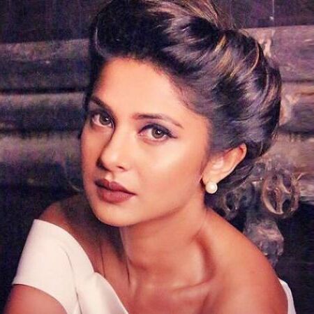 एशिया की 50 सबसे सेक्सी महिलाओं में जेनिफर विंगेट शामिल