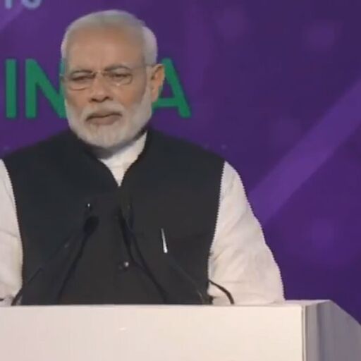 इन्वेस्टर्स समिट के कार्यक्रम में पहुंचे PM मोदी, रिबन काटकर किया उद्घाटन इन्वेस्टर्स समिट के कार्यक्रम में पहुंचे PM मोदी, रिबन काटकर किया उद्घाटन