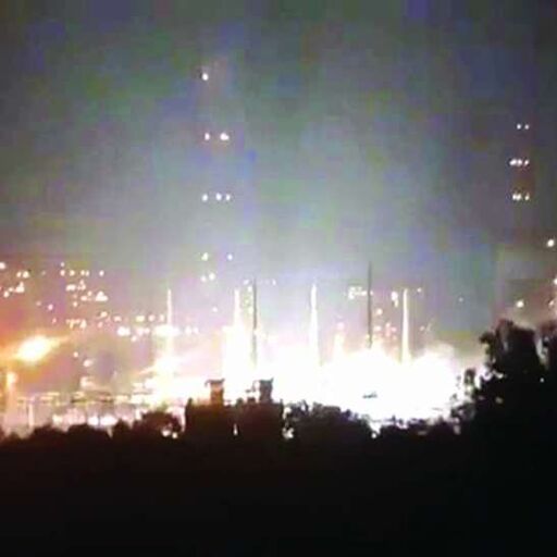 सोनभद्रः ओबरा थर्मल पावर प्लांट में लगी भीषण आग, बेहोश हुआ सीआईएसएफ का जवान सोनभद्रः ओबरा थर्मल पावर प्लांट में लगी भीषण आग, बेहोश हुआ सीआईएसएफ का जवान