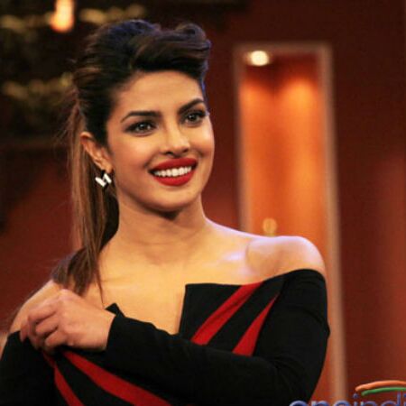 प्रियंका का अंदाज देख घायल हुए फैंस, सबसे खूबसूरत लगी... प्रियंका का अंदाज देख घायल हुए फैंस, सबसे खूबसूरत लगी...