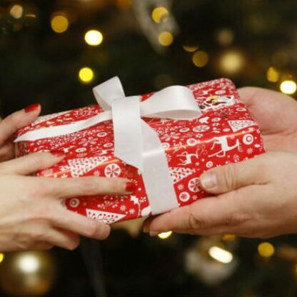 रक्षाबंधन 2018: भूलकर भी बहन को न दें ये गिफ्ट्स, होते हैं अशुभ रक्षाबंधन 2018: भूलकर भी बहन को न दें ये गिफ्ट्स, होते हैं अशुभ