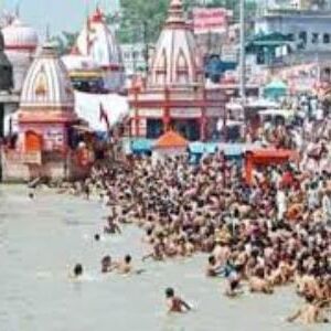 गंगा दशहरा पर लाखों श्रद्धालुओं ने लगाई आस्‍था की डुबकी, वाराणसी-इलाहाबाद में खासी भीड़