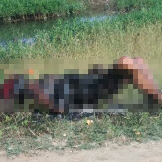 यहां मिली युवती की अधजली लाश, शव के पास मिली शराब की बोतल यहां मिली युवती की अधजली लाश, शव के पास मिली शराब की बोतल