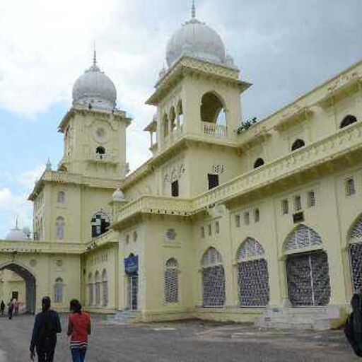 खुलासा: LU की डिस्पेंसरी का हाल बेहाल, न डॉक्टर न एंबुलेंस का ड्राइवर!