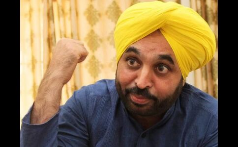 केजरीवाल की माफी के बाद AAP में मचा घमासान, पद से इस्तीफा दे गए भगवंत मान