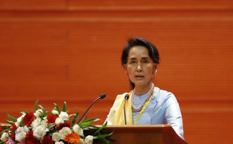 सू की ने पत्रकारों को जेल भेजने के अदालती फैसले का किया बचाव