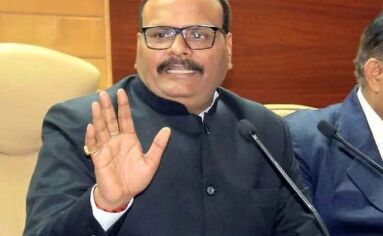 विवेक तिवारी हत्याकांड: योगी के मंत्री ने ही उठाए सवाल, बोले-तथ्यों से खिलवाड़ कर रहे बड़े अफसर विवेक तिवारी हत्याकांड: योगी के मंत्री ने ही उठाए सवाल, बोले-तथ्यों से खिलवाड़ कर रहे बड़े अफसर