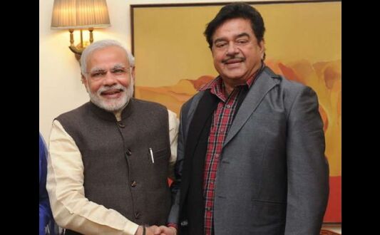 उपवास के बहाने, पीएम आए शत्रु के निशाने