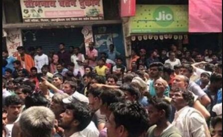 बिहार शरीफ में युवक की गोली मारकर हत्या, गुस्साए लोगों ने बदमाश को पीटकर किया आग के हवाले