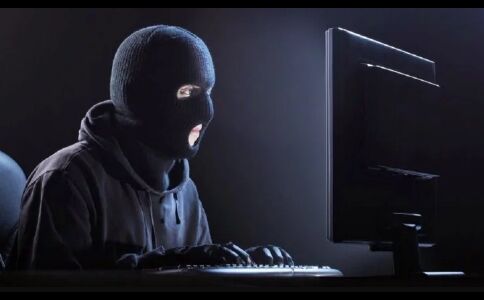 फेसबुक डाटा लीक केस: ब्रिटेन के अधिकारियों ने कैंब्रिज एनालिटिका के दफ्तर पर छापा मारा