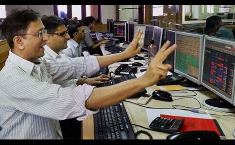 सेंसेक्स 400 अंक उछला