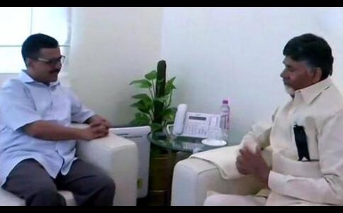 घंटे भर चली नायडू-केजरीवाल की मुलाकात, किसी भी मोर्चे से जुड़ने के इच्छुक नहीं