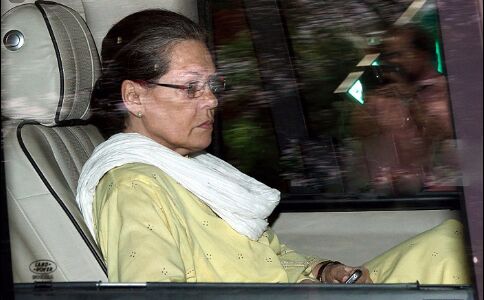 सोनिया गांधी बीमार, चंडीगढ़ से दिल्ली वापस लौटीं