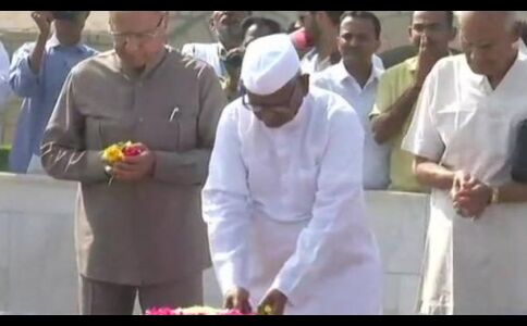 LIVE: थोड़ी देर में भूख हड़ताल शुरू करेंगे अन्‍ना, किसानों को पेंशन समेत 7 मांगें रखीं