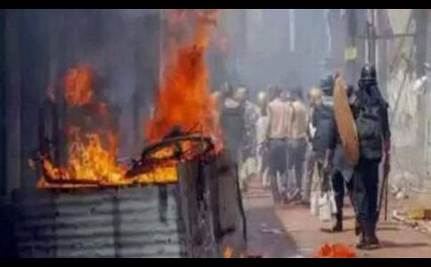 अब बिहार के नवादा में भड़की हिंसा, कई गाड़ियों के शीशे तोड़े, दुकानों को भी फूंका