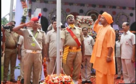 राज्यपाल व मुख्यमंत्री ने झंडा फहराकर प्रदेश को स्वतंत्रता दिवस की बधाई दी राज्यपाल व मुख्यमंत्री ने झंडा फहराकर प्रदेश को स्वतंत्रता दिवस की बधाई दी