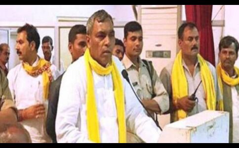 अपनी ही सरकार पर बरसे योगी के मंत्री, कहा- गरीब नहीं, सिर्फ मंदिरों पर ध्यान