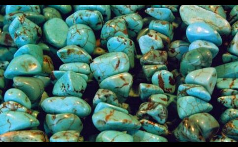 प्रेम, विवाह और करियर में सफलता देता है फ़िरोज़ा