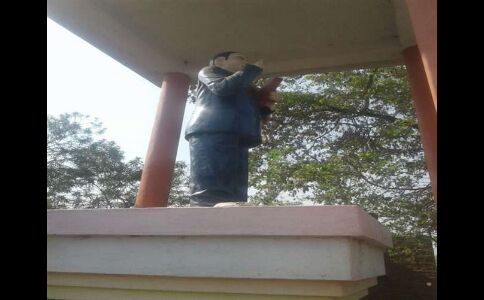 हाथरस में तोड़ी गई अंबेडकर की प्रतिमा, क्षेत्र में छाया तनाव