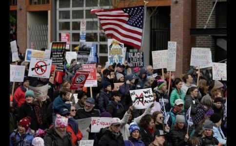 अमेरिका में गन नीति के खिलाफ सड़कों पर उतरे लाखों छात्र, ओबामा का मिला साथ