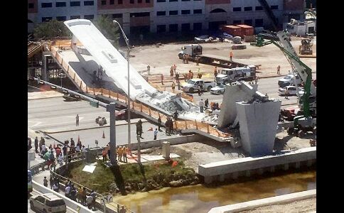 फ्लोरिडा में हादसा, गिरा 950 टन वजनी पुल, 10 लोगों की मौत