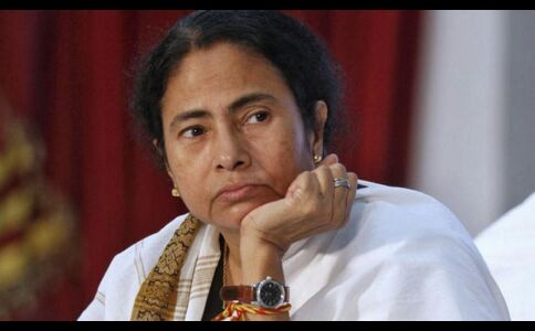 बीजेपी के खिलाफ तीसरे मोर्चे की सुगबुगाहट तेज, दिल्ली में आज होगी सोनिया-ममता की मुलाकात