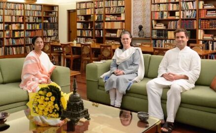 महागठबंधन : राहुल-सोनिया समेत विपक्षियों से मुलाकात की ममता महागठबंधन : राहुल-सोनिया समेत विपक्षियों से मुलाकात की ममता