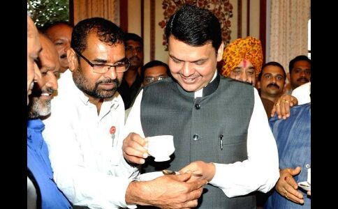 महाराष्ट्र में चाय घोटाला! रोज 18500 कप चाय पीते रहे CM के मेहमान, 3 करोड़ का बिल