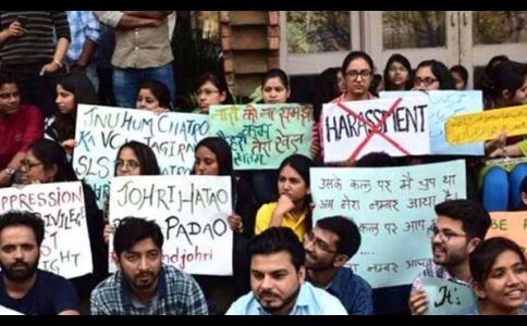 JNU के 2 और प्रोफेसरों पर भी यौन उत्पीड़न का आरोप, चीन में छात्रा से किया छेड़छाड़