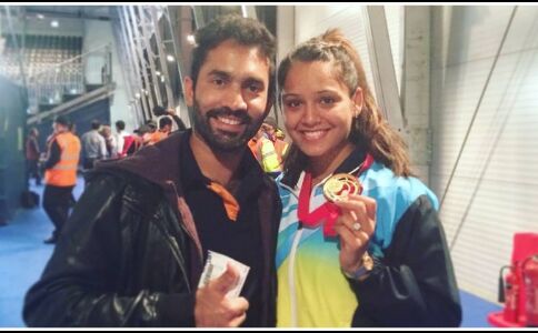 दिनेश कार्तिक ने पत्नी दीपिका को भेजा सुनहरी जीत का प्यार भरा पैगाम