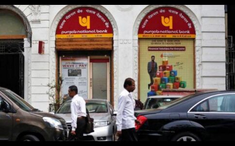 देश के बैंकिंग क्षेत्र में वित्त वर्ष 2017 के दौरान कुल 12,553 फ्रॉड के मामले सामने आए. इन सभी फ्रॉड में देश के बैंकिंग क्षेत्र को कुल 18,170 करोड़ रुपये का नुकसान हुआ है. इन फ्रॉड्स में बैंक ऑफ महाराष्ट्र में