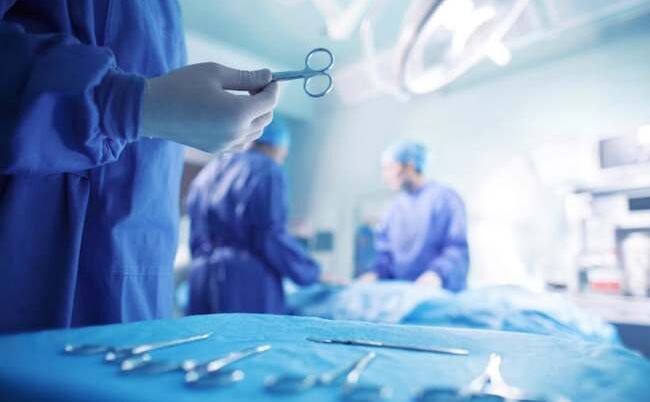 यूपी: ऑपरेशन के दौरान प्रसूता की मौत, शव छोड़कर भागा स्टाफ, परिजनों का हंगामा