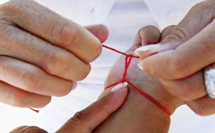 जानिए क्यों बांधते हैं हाथ में कलावा, कब से चली आ रही है यह पंरपरा