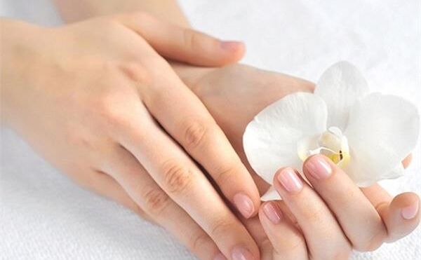 रूखे और बेजान हाथों को मुलायम बनाने के लिए अपनाएं ये टिप्स