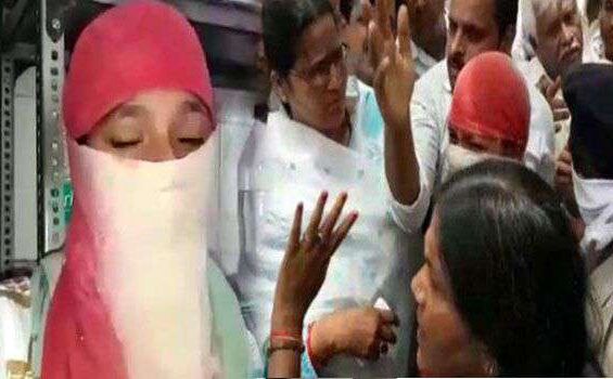 गया गैंगरेप: RJD नेताओं पर केस दर्ज, गाड़ी रोककर जबरदस्ती की थी पीड़िता से मुलाकात गया गैंगरेप: RJD नेताओं पर केस दर्ज, गाड़ी रोककर जबरदस्ती की थी पीड़िता से मुलाकात