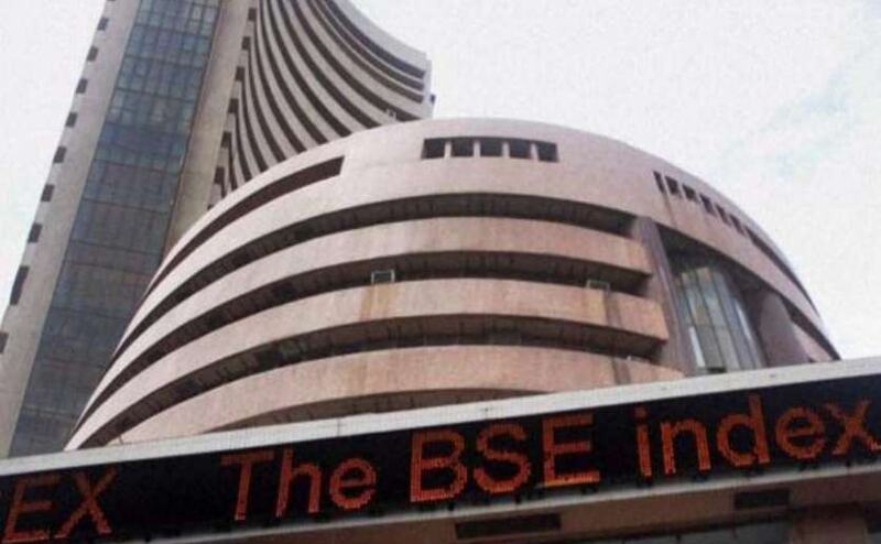 बाजार में शानदार रिकवरी, सेंसेक्स 300 अंक उछला-निफ्टी 11,000 के पार हुआ बंद बाजार में शानदार रिकवरी, सेंसेक्स 300 अंक उछला-निफ्टी 11,000 के पार हुआ बंद