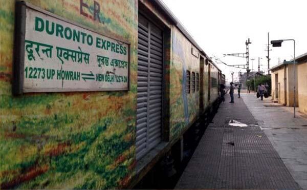 दुरंतो एक्सप्रेस में हुई छात्रा से छेड़छाड़, डर के कारण शौचालय में डेढ़ घंटे तक छुपी