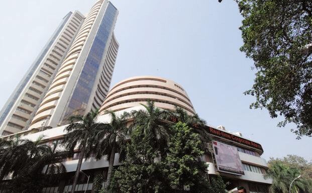 बाजार में तूफानी तेजी, 460 अंक उछल 34,761 पर बंद हुआ सेंसेक्स - निफ्टी 10,450 के पार, मजबूत हुआ रुपया बाजार में तूफानी तेजी, 460 अंक उछल 34,761 पर बंद हुआ सेंसेक्स - निफ्टी 10,450 के पार, मजबूत हुआ रुपया