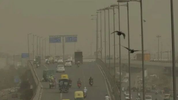 दिल्ली-एनसीआर समेत कई राज्यों में बिछी धुल की चादर, 24 से 48 घंटे में राहत की उम्मीद
