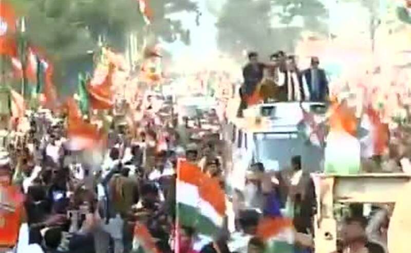 वीडियो में देखिए, राहुल के रोड शो में BJP के झंडे और मोदी-मोदी के नारे