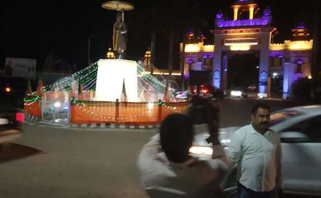 PM मोदी बदलतेे बनारस को देखने के लिए रात को निकले काशी भ्रमण के लिए