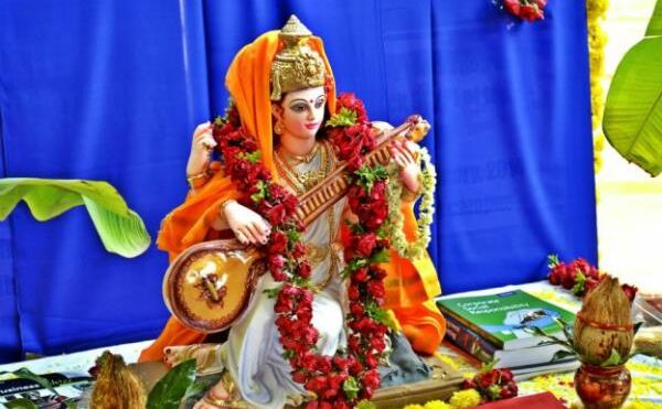 बसंत पंचमी 2018: इस शुभ मुहूर्त में करें मां सरस्वती का पूजन, ऐसा करने से होगा भाग्योदय