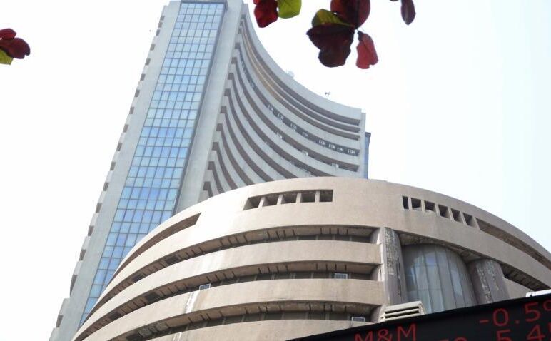 सेंसेक्स 51 अंक चढ़कर 38336 के स्तर पर बंद, फार्मा शेयर्स में हुई खरीदारी