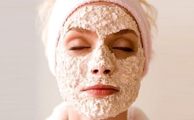 जवान और खूबसूरत त्वचा पाने के लिए लगाएं ओटमील फेस पैक