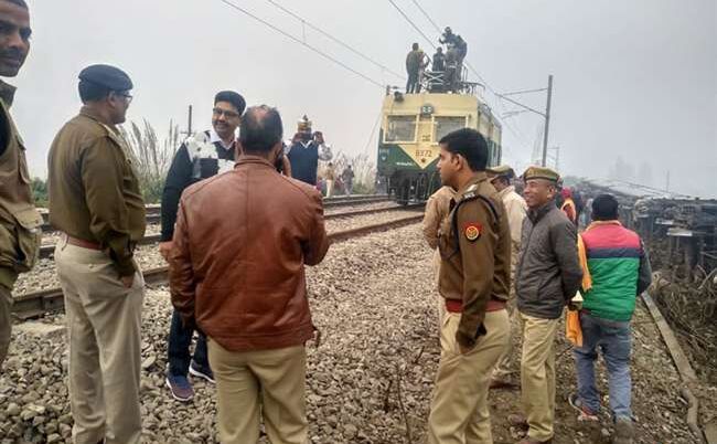 रामपुर में मुरादाबाद-लखनऊ रेल मार्ग पर 12 घंटे बाद ट्रेन का संचालन शुरू रामपुर में मुरादाबाद-लखनऊ रेल मार्ग पर 12 घंटे बाद ट्रेन का संचालन शुरू