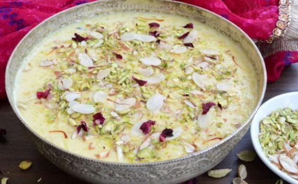 मीठे में बनायें हरियाणा की मशहूर बादाम फिरनी मीठे में बनायें हरियाणा की मशहूर बादाम फिरनी